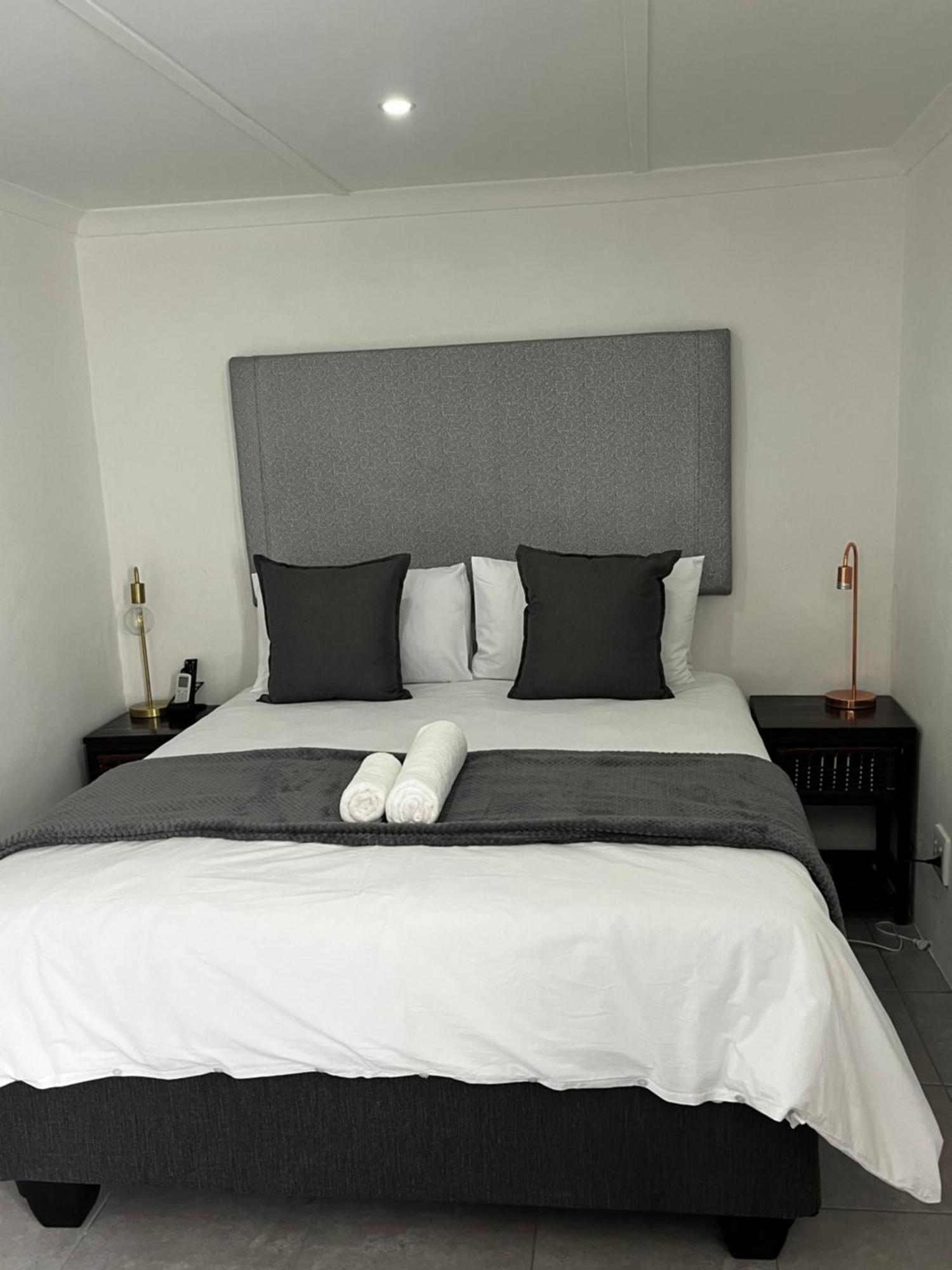 Cradock Guest House & Self Catering ภายนอก รูปภาพ