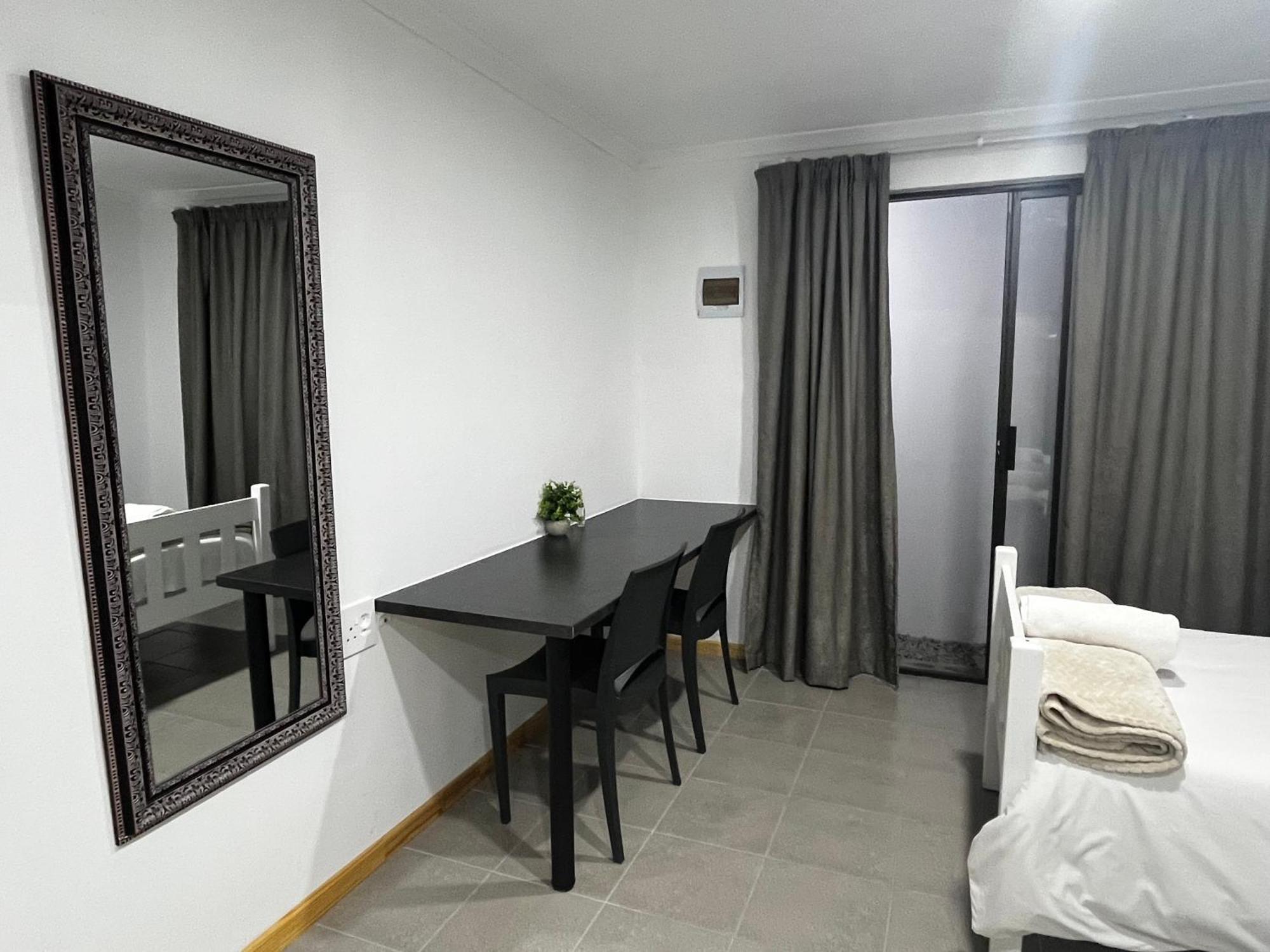 Cradock Guest House & Self Catering ภายนอก รูปภาพ